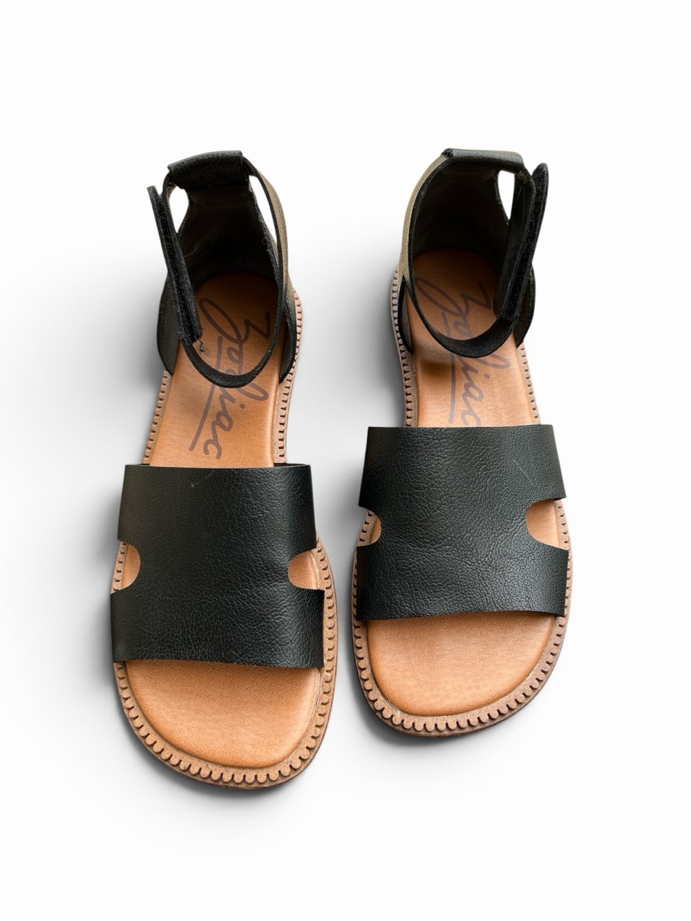 Zodiac Black Ankle Strap Flat Sandals Women’s Size 8